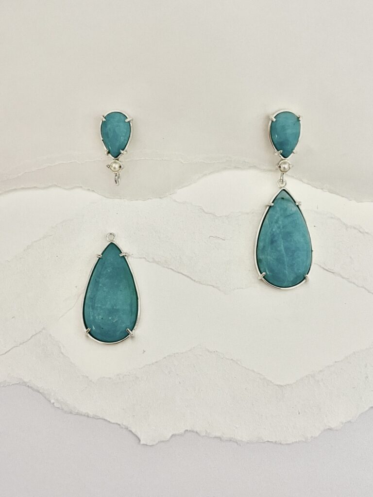 Brinco Alegra (Amazonita e Pérola)