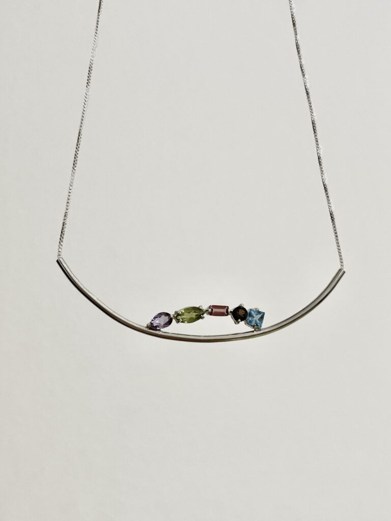 Colar Alegria (Ametista, Peridoto, Turmalina Rosa, Quartzo Fumê e Topázio Azul)