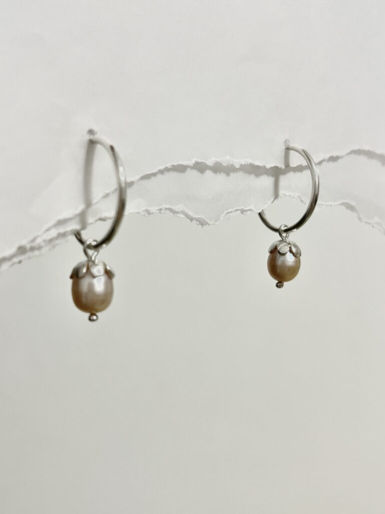 Argola Botão Rosa Maria (Pérola)